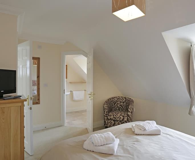 Bedroom 2 - View 3