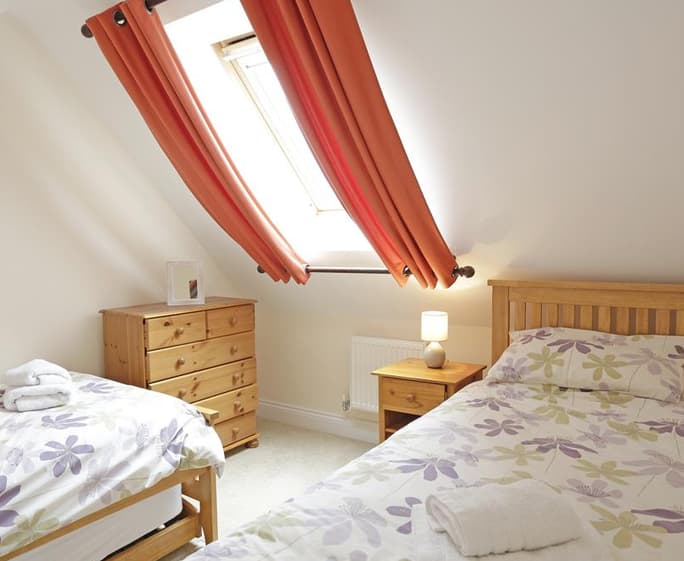 Bedroom 3 - View 2