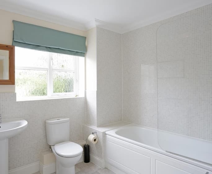 Bathroom 1 - View 1 