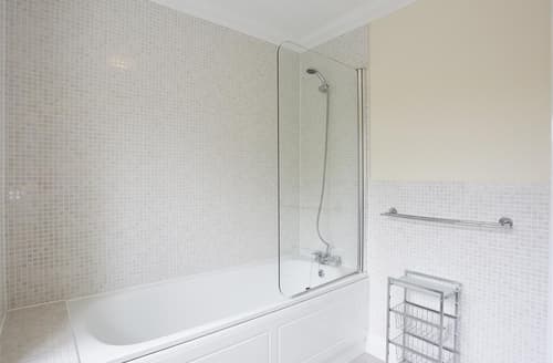 Bathroom 1 - View 2