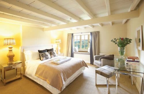 First floor: Master bedroom with 6' bed and en-suite bathroom