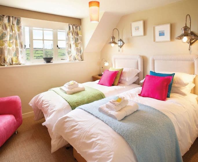 First floor: Twin bedroom