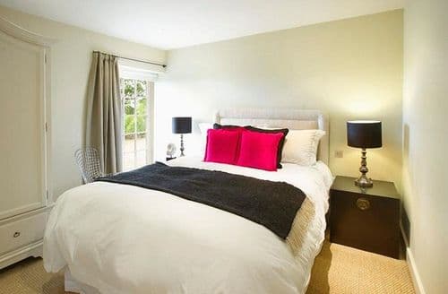Ground floor: Double bedroom with en-suite shower room