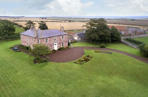 The stunning Northumberland coastline is a mere 10 minute walk from the property