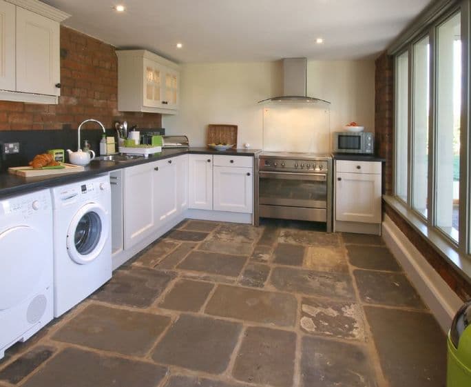 Ground floor: Fully fitted kitchen/dining area
