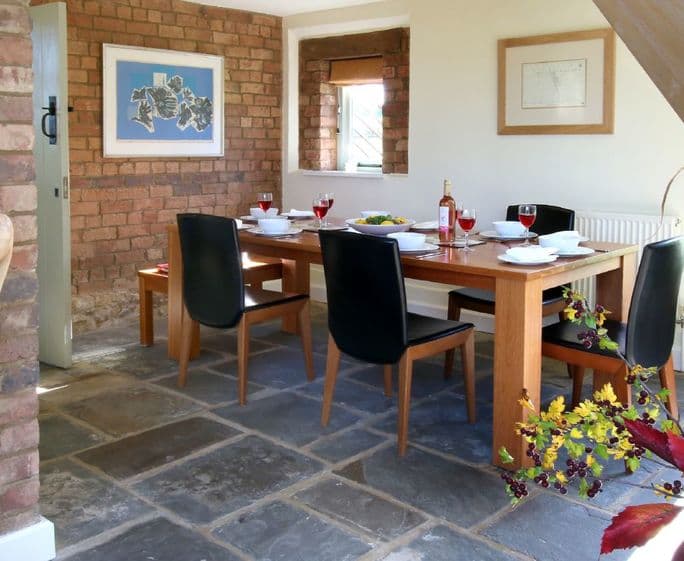 Ground floor: Fully fitted kitchen/dining area