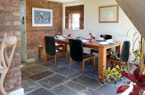 Ground floor: Fully fitted kitchen/dining area
