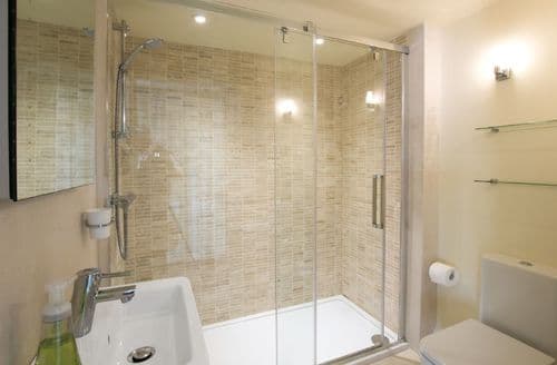 First floor:  En-suite shower room