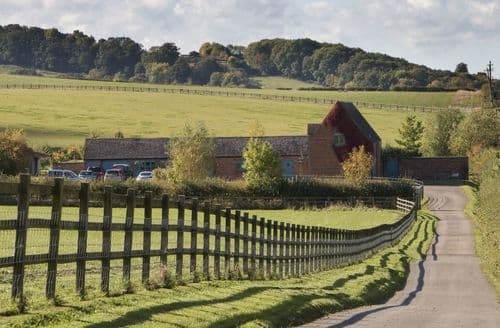 The driveway to Vicarage Barn