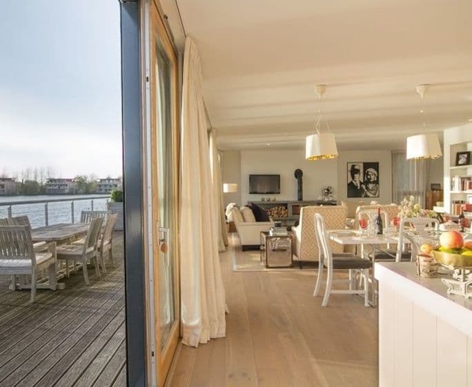 Byfold doors open out onto the terrace