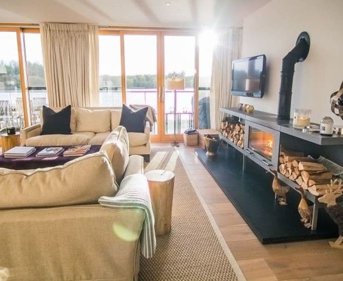 Sitting room with uninterupted views over Longdoles lake