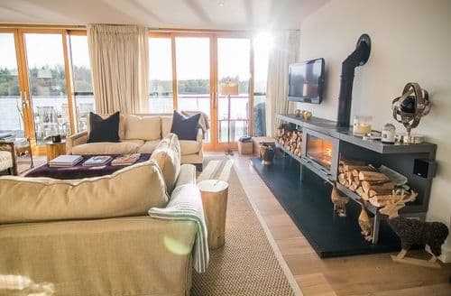 Sitting room with uninterupted views over Longdoles lake