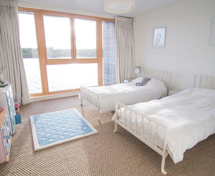 Twin bedroom