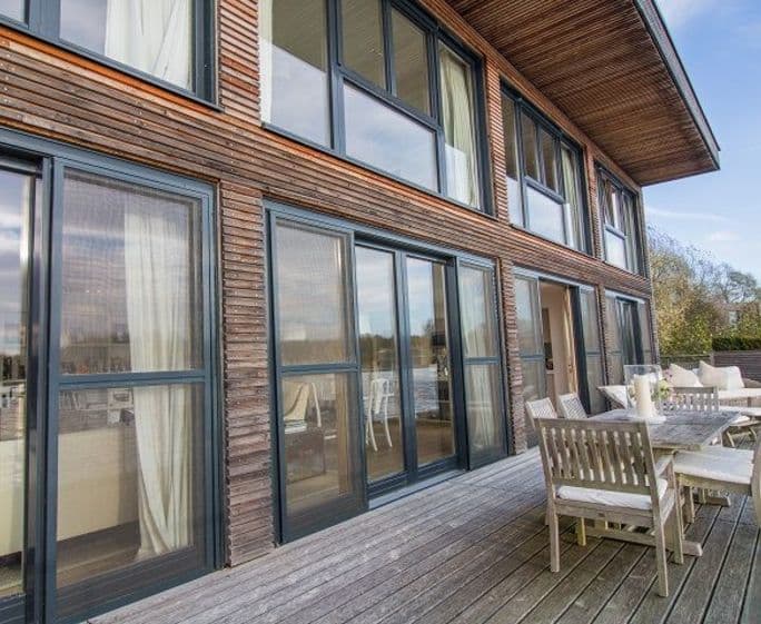Larges terrace with lounge furniture