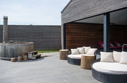 On site spa offering treatments, with a gym, heated pool, sauna, steam and hot tub, for which additional charges will apply.