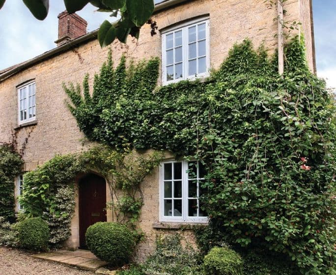 Old School Cottage with accommodation for 4 guests is a small, detached stone property in the unspoilt Windrush Valley, a few miles from Burford. Asthall is an idyllic secluded hamlet with a village pub