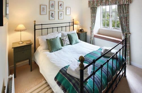 First floor: Double bedroom with 6' bed