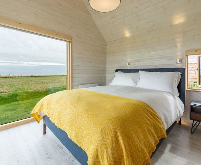 King size bed, sea views and en suite with bath & overhead shower