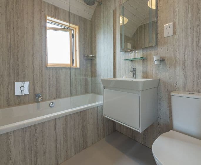 Spacious and contemporary bathroom to the master bedroom