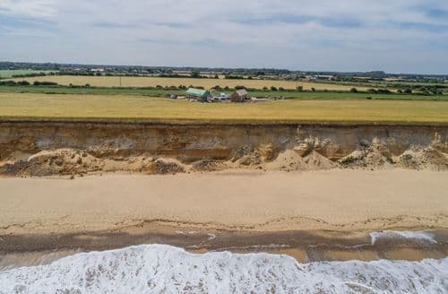 Facing the clifftops and The Watch Houses from the north sea