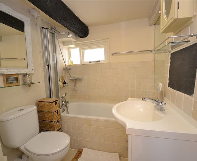 COURTG Bathroom_R