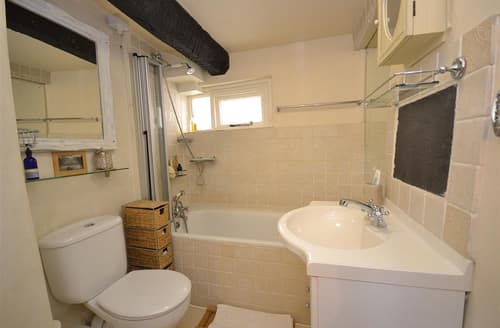 COURTG Bathroom_R