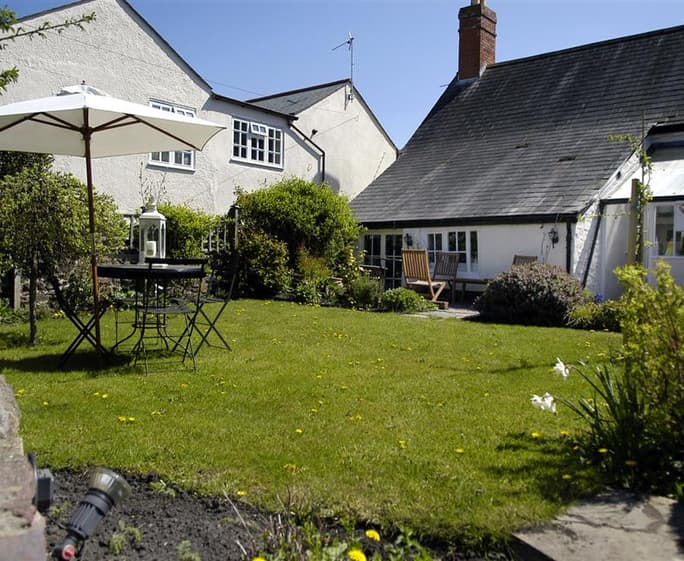 N Court green garden 10