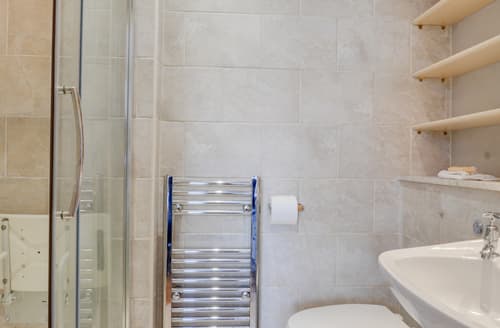 Master bedroom en suite