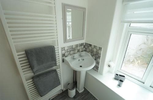 Minafon bathroom sink