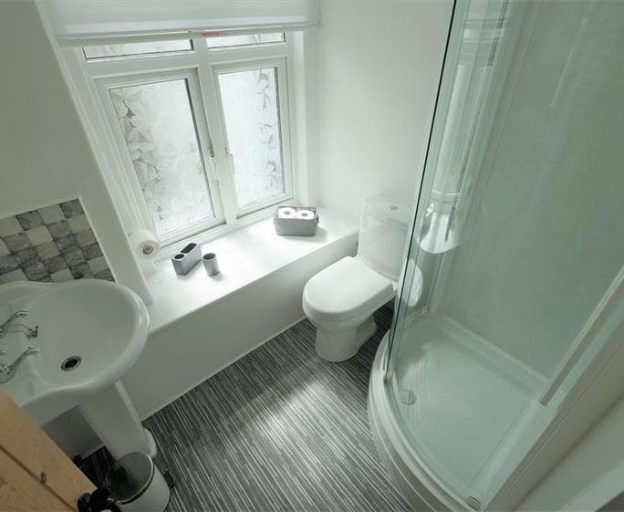 Minafon bathroom