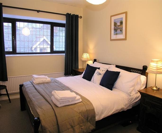 JARET HOUSE DOUBLE BED BACK 