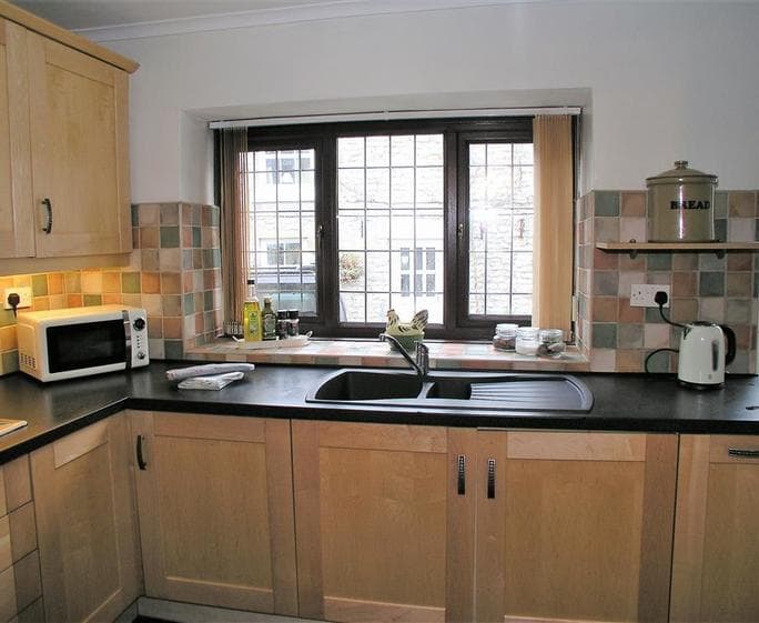 JARET HOUSE KITCHEN 7 