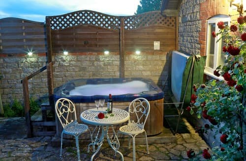 Holiday Log Cabins With Hot Tubs In South Somerset District