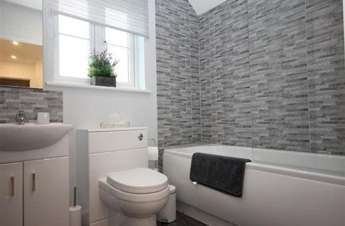 Family bathroom WC
