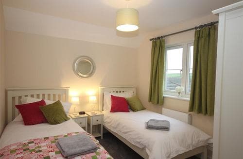 Twin bedroom