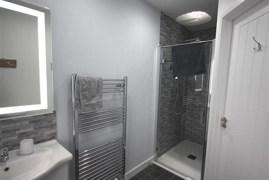 Ensuite shower WC