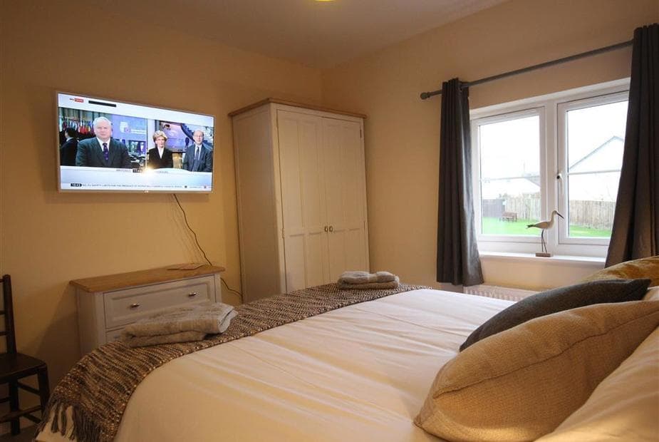 Master bedroom continued