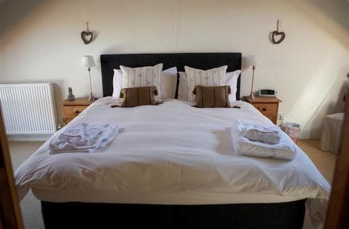 King size bed in Meadow
