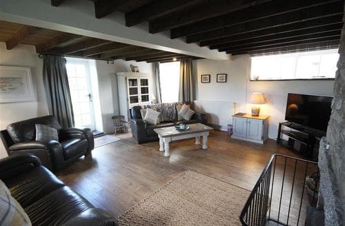 The lounge in Meadow Cottage