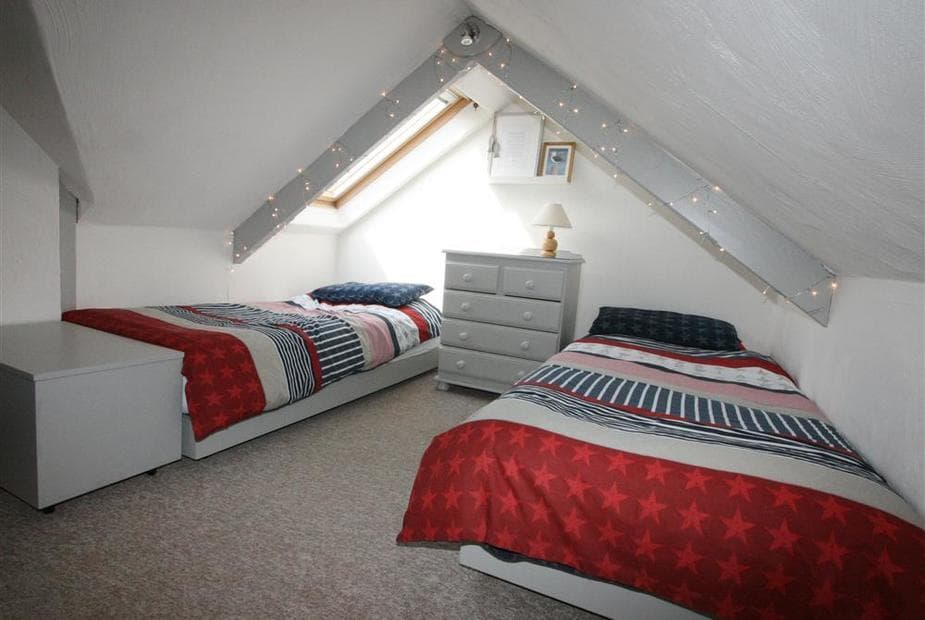 Twin bedroom