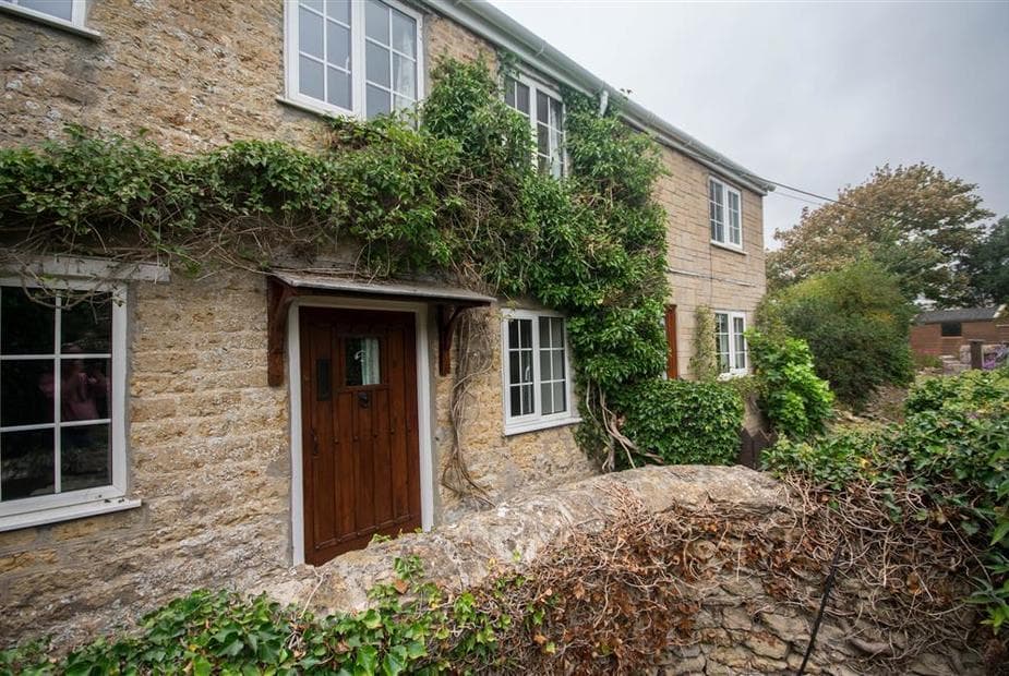 Cliff Cottage, Cliff Cottage, Burton Bradstock, Dorset Snaptrip