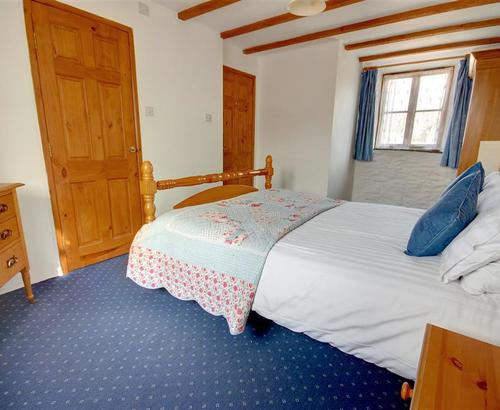 Bedroom 1 - View 2