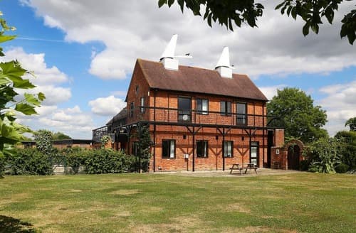Big Cottages With Swimming Pools In South East Over 30 000 Large