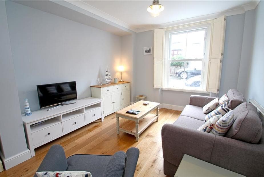 Woodville Road, Mumbles, Mumbles, Swansea Last Minute Cottages