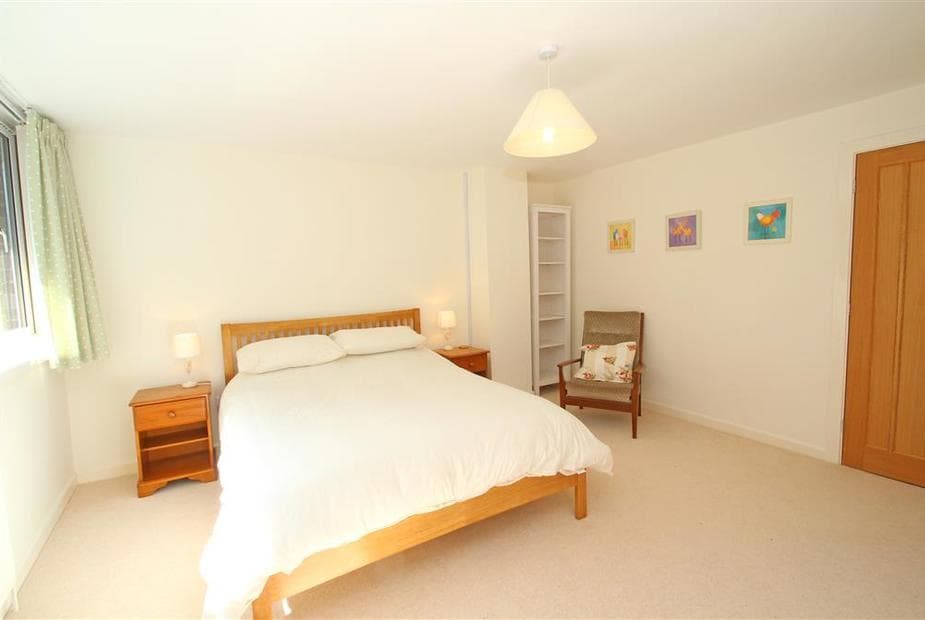 bedroom-105b