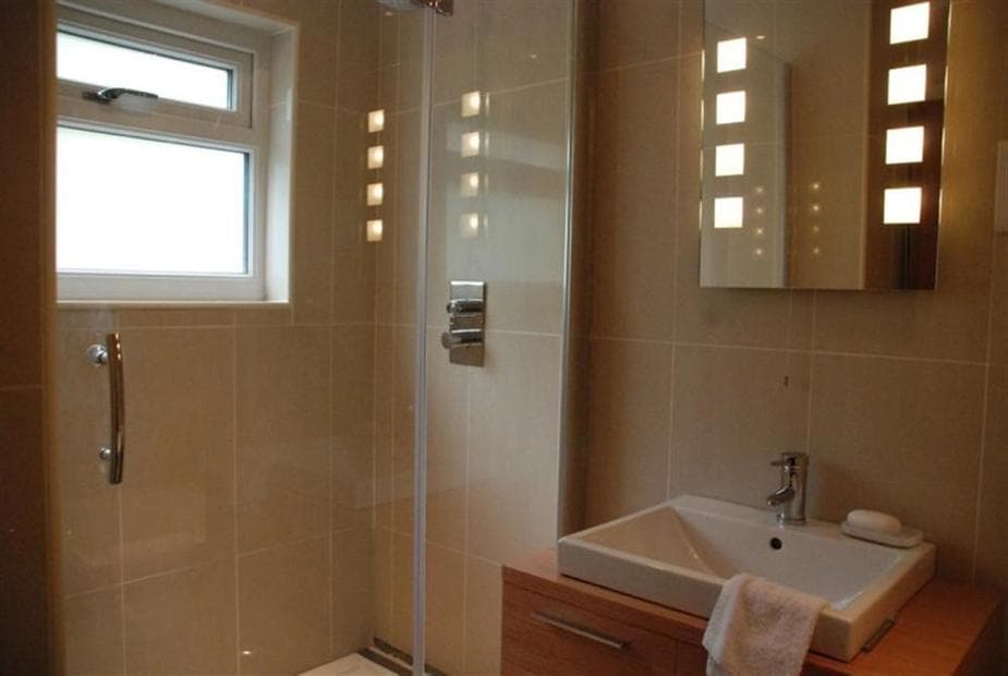 HKB_SHOWERROOM