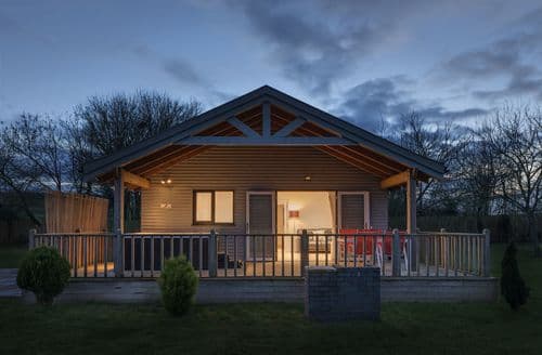 Holiday Log Cabins With Hot Tubs In South Somerset District