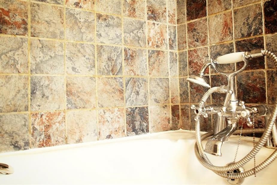 Holly Tree Cottage-bathroom 