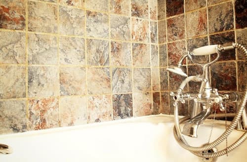 Holly Tree Cottage-bathroom 