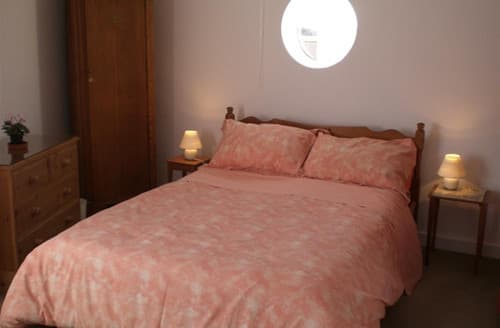 Holly Tree Cottage-double bedroom 